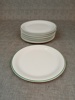 13 Flata tallrikar. Gustavsberg & tallrikar Le Creuset.