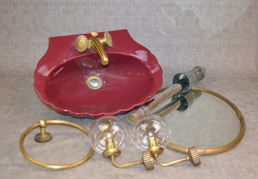Vask, Spegel, vägglampor m.m.