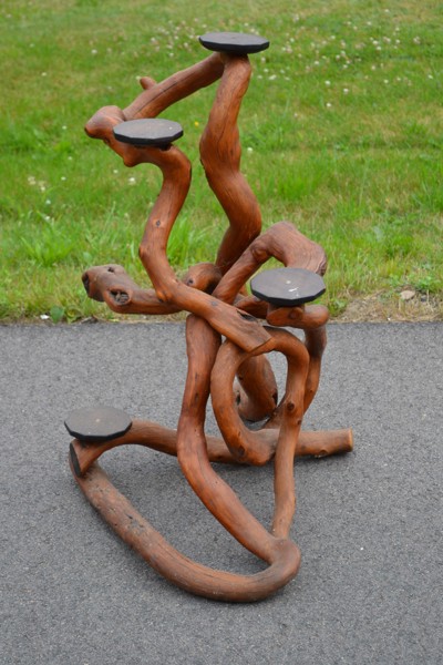 Blomsterställ av grenar. Grenverk.