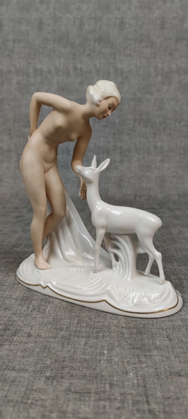 Figurin. Kvinna med råddjur, Shaubach.