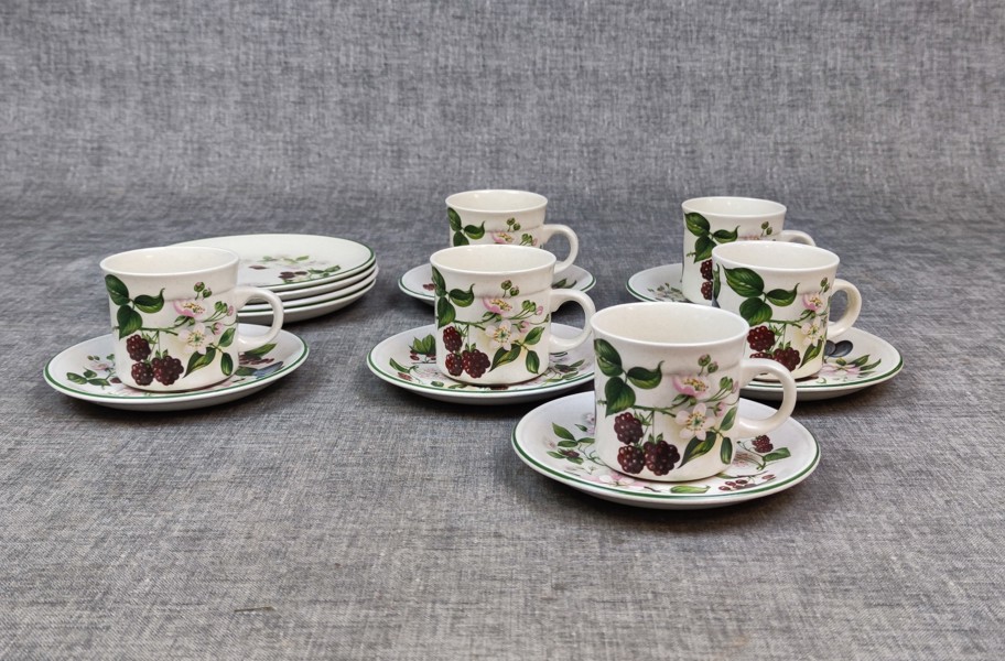 6 Kaffekoppar & 4 assietter. "Fruit Fayre", Royal Tudor/Staffordshire.