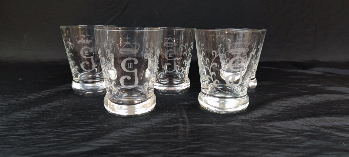 5 Glas, "Gustaf III", Johansfors, etsad dekor.