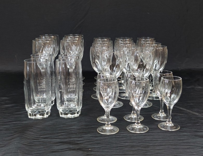 Diverse glas. 30 delar.