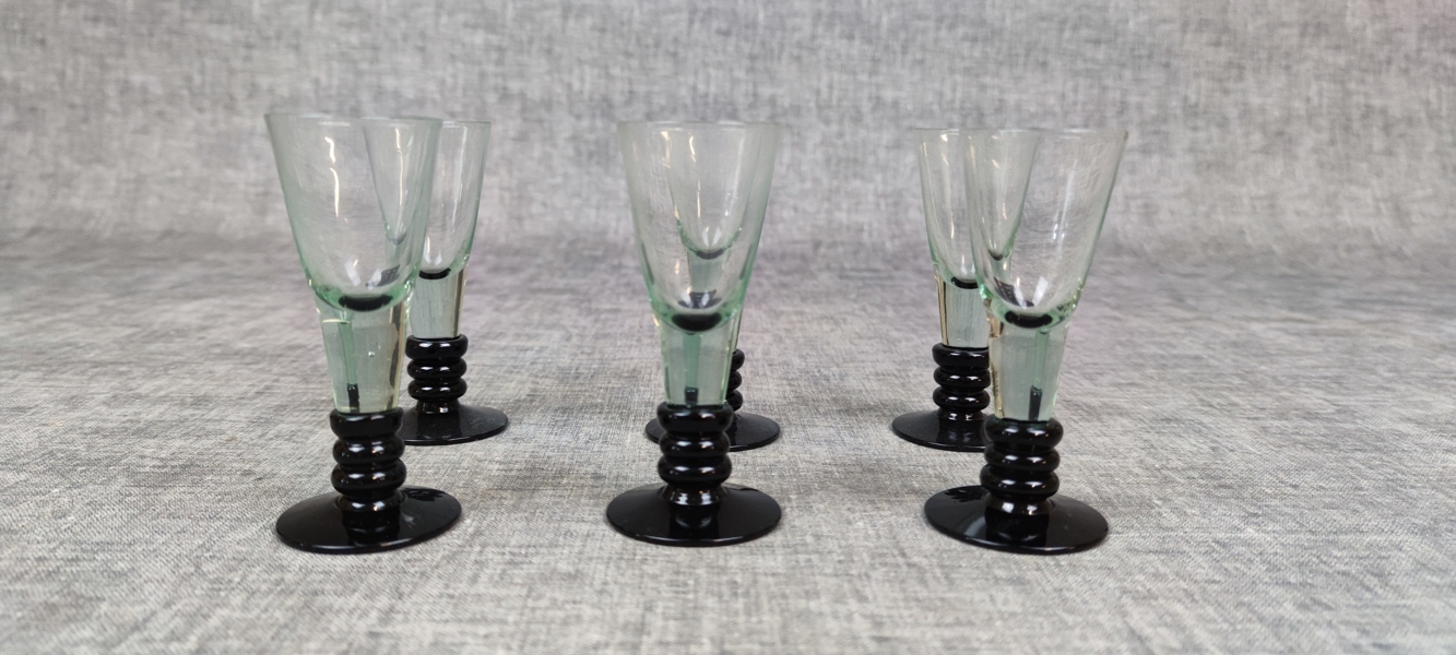 6 Snapsglas. Troligtvis Holmegaard.