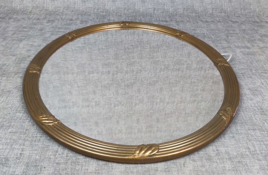 Oval spegel.