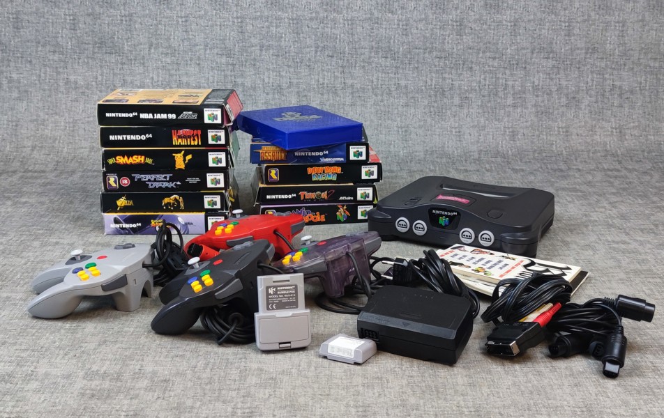 NINTENDO 64 med tillbehör & 11 spel.