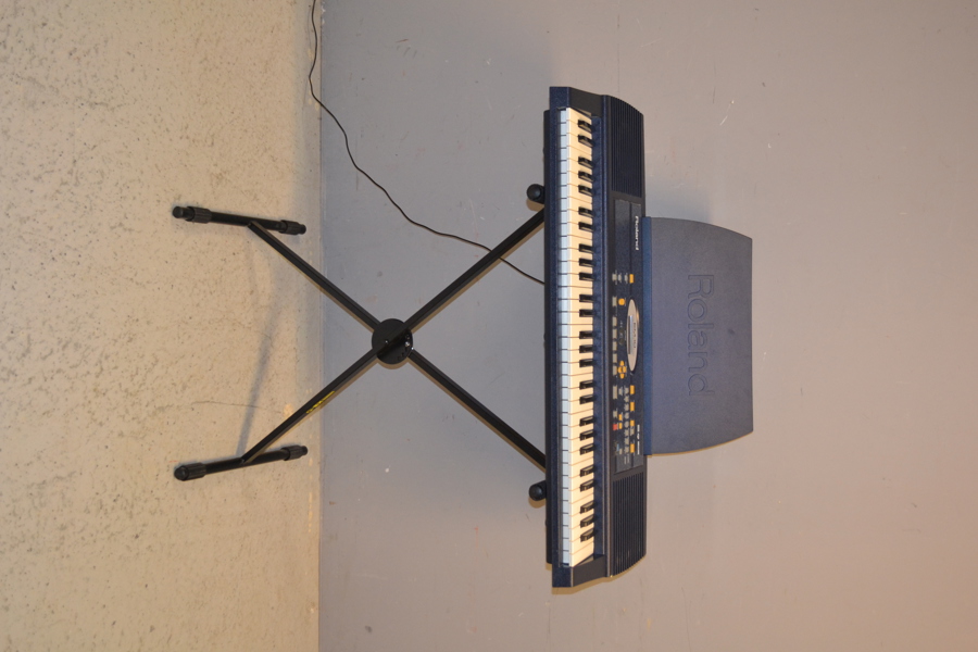 Keyboard. Roland EM-10