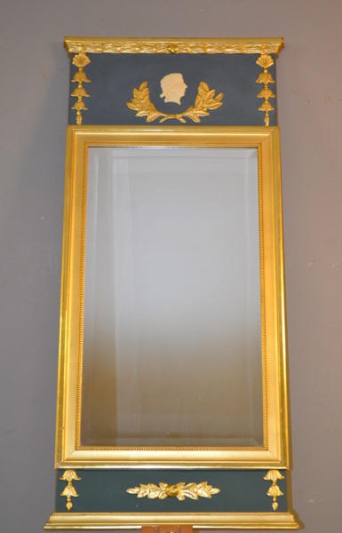 Spegel. Gustaviansk stil, fasettslipat glas.