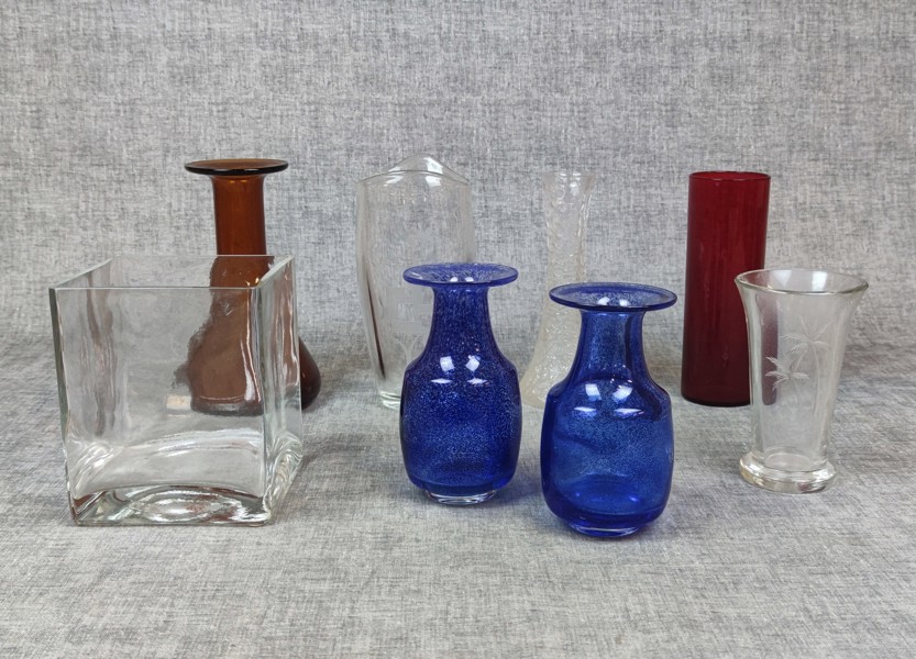 Diverse vaser i glas.