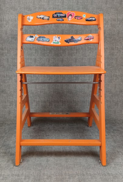 Barnstol. Hauck & Co KG "Alpha".
Smutsig.
Slitage, full av klistermärken.