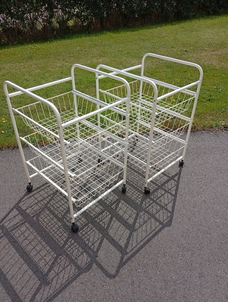 2 Förvaringar på hjul.
