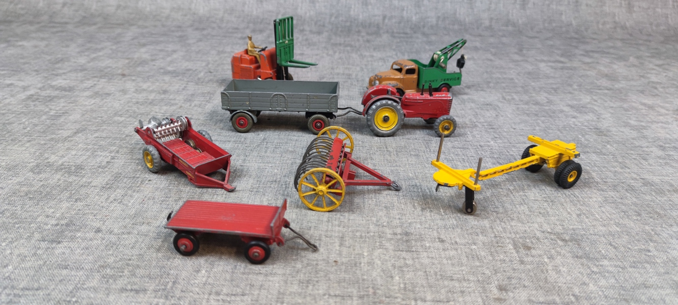 DINKY TOYS.
