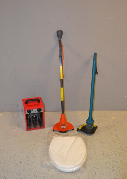 2 Grästrimmer Flymo, Black & Decker, Byggfläkt Anslut & oanvänd toasits i mjukare material.