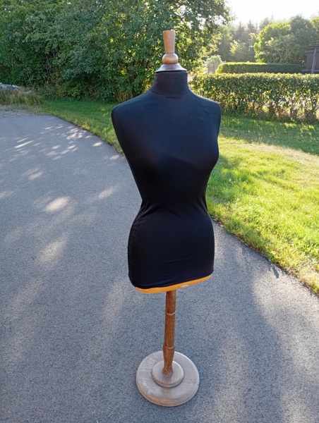 Torso Kvinna på ställning.