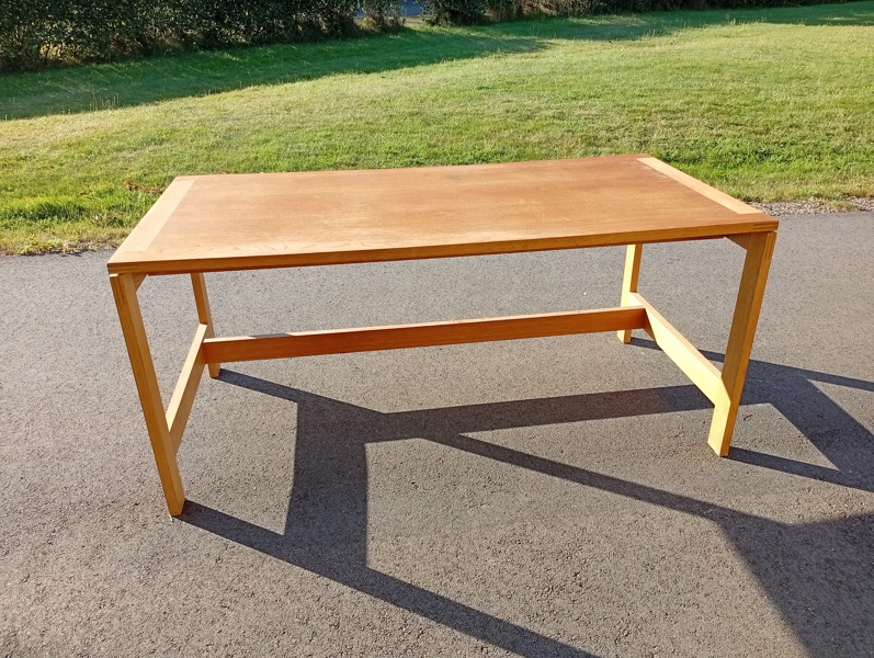 Skrivbord Oljad ek. Troligtvis Dansk design.