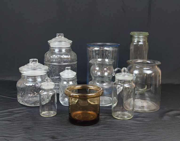 Diverse burkar m.m. glas.