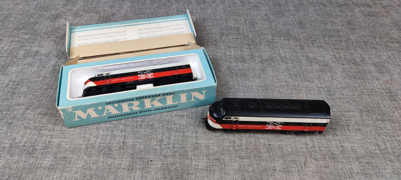 2 Lok, American Diesel locomotive, 3062, 1 originalkartong.