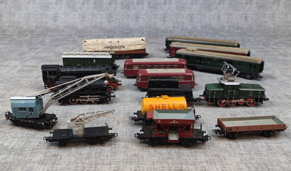 Diverse lok & vagnar. Märklin.