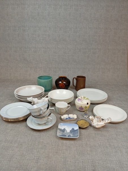 Diverse porslin & keramik. Bl.a Gefle, Arabia, Royal Copenhagen, Delft m.m.