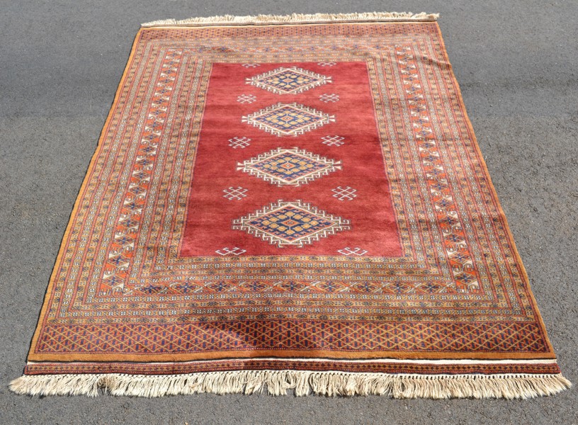 MATTA. Orientalisk, handknuten.