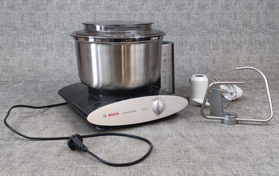 Bosch. Universal plus. 1000w.