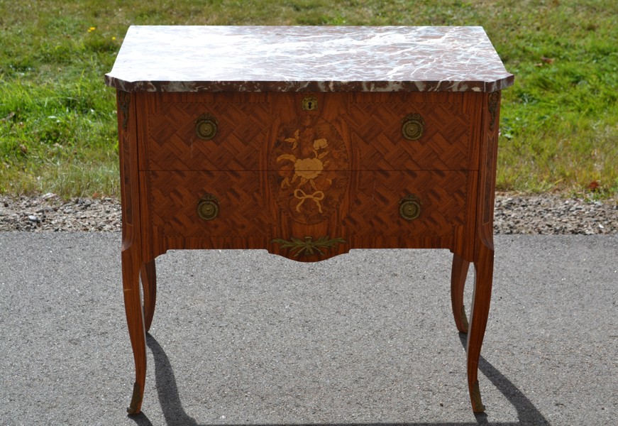 Byrå med stenskiva. Gustaviansk stil, IKEA, Evald Hermanson, 1900-talets mitt.