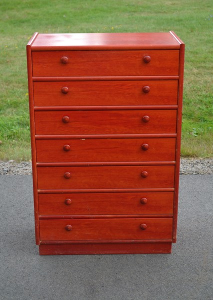 Byrå. 7-Lådor, furu, troligtvis IKEA, 1960/70-talet.