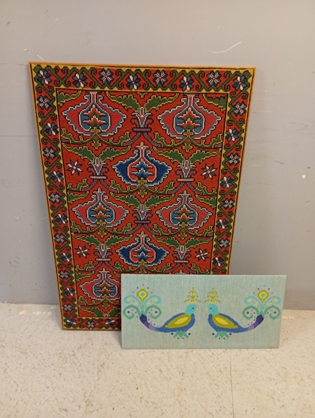 2 Handarbeten.