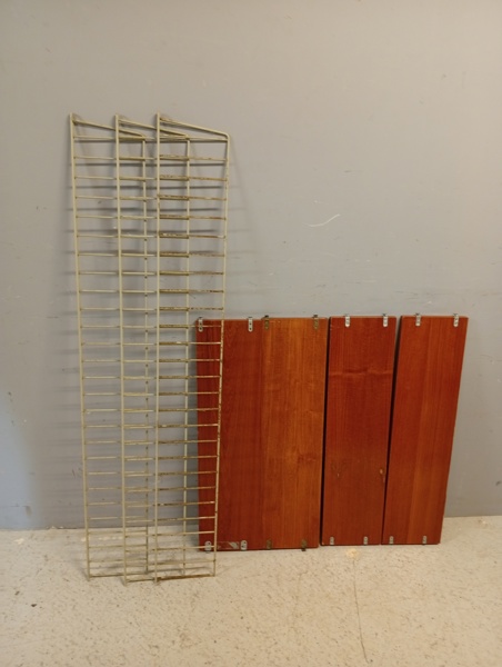 3 Gavlar & 4 hyllplan - Stringstill.