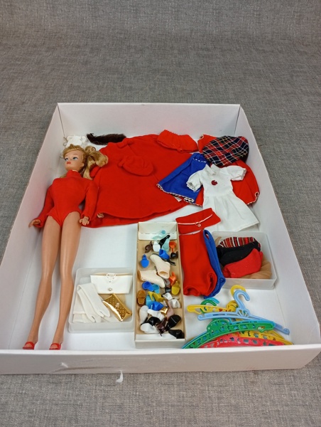 Barbie Midge 1958 med tillbehör. 
