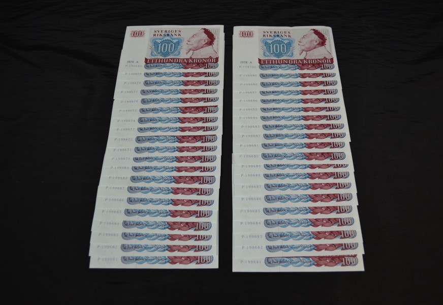 40 Stycken 100-kronors sedlar. 1978, nummerföljd P199661-P199700.
