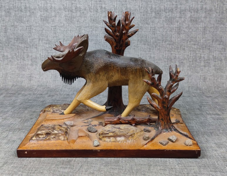 Skulptur. Älg, Skuret trä, osignerad. Möjligtvis Arvid Franzén.