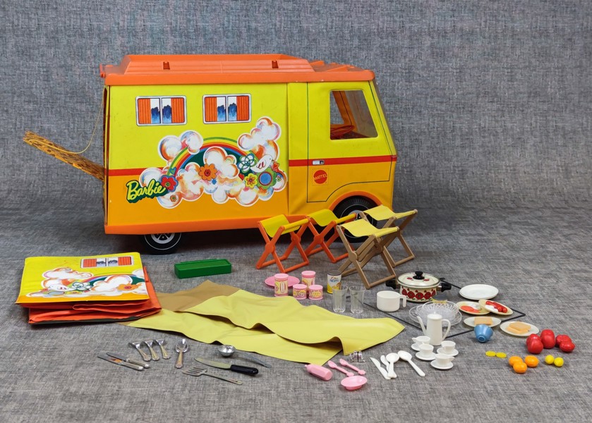 Barbie. MATTEL. 1971. Husbil & diverse tillbehör.