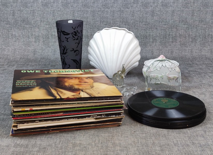 Diverse. Bl.a Vinylskivor, stenkakor m.m.