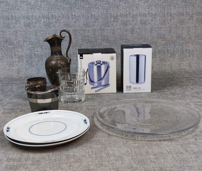 Diverse. Bl.a Iittala, Orrefors, Royal Copenhagen m.m.