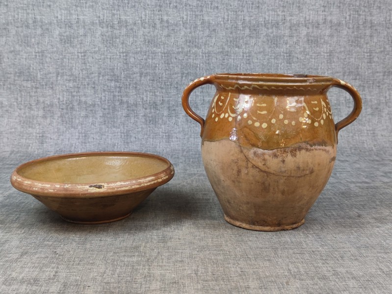 Krus & spillkum. 1800-talet, spillkum märkt med Engelholm.