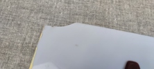 Äldre skylt. "ANTIKVITETER", plast, upphöjda bokstäver.