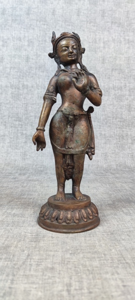 Bronserad Mässingsskulptur. "Taras Nåd", Tibetansk Buddhistisk Gudinna.