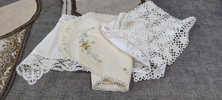 Diverse textil. Mestadels dukar.