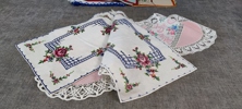 Diverse textil. Mestadels dukar.