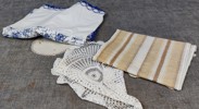 Diverse textil. Mestadels dukar.