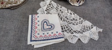 Diverse textil. Mestadels dukar.