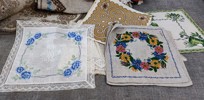 Diverse textil. Mestadels dukar.
