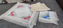 Diverse textil. Mestadels dukar.
