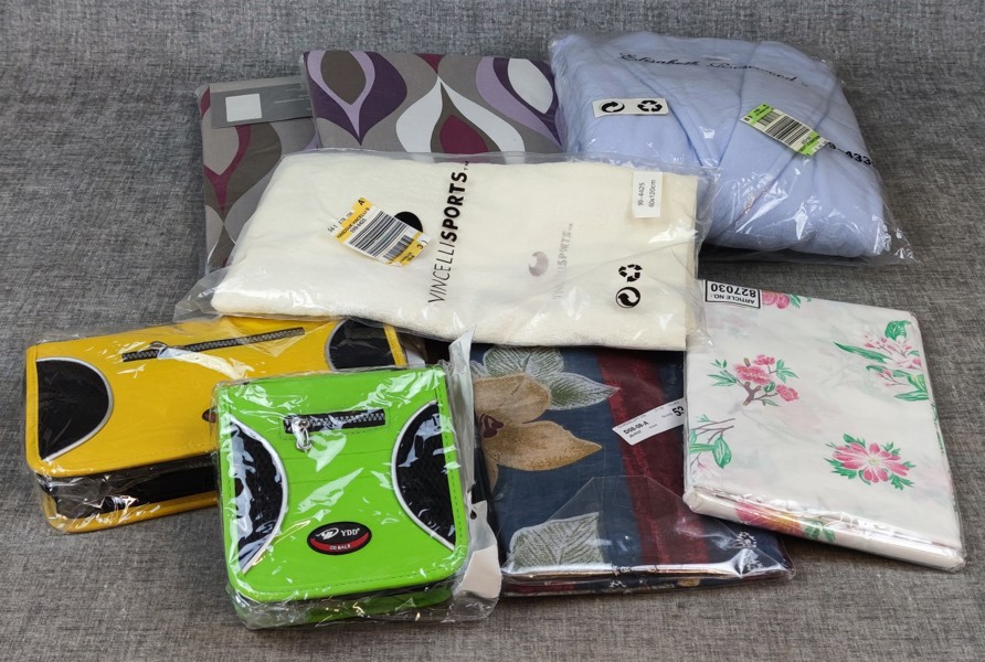 Diverse textil m.m. Obrutna förpackningar.