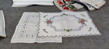 Diverse textil. Mestadels lakan.