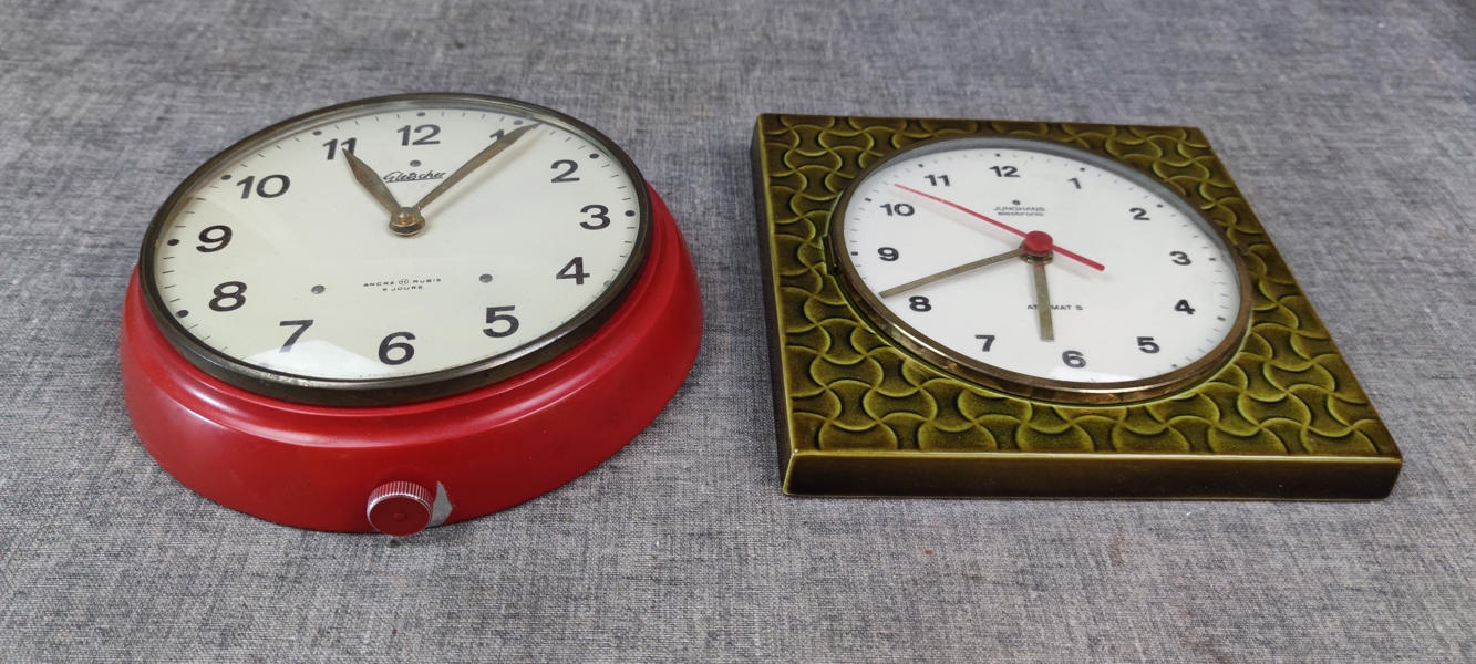 2 Väggur. Gletscher & Junghans.