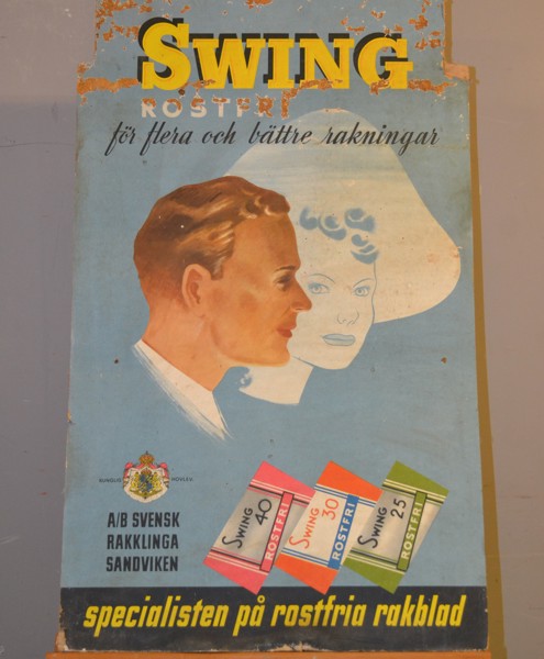 Äldre reklamskylt i papp för Swing.