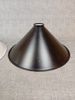 Diverse lampskärmar i plåt.