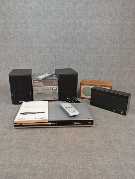 Diverse elektronik. Bl.a Stereo, Radio, DVD-spelare.